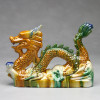 Chinesischer Feng Shui Drache mit Drachenperle, Tang-Keramik (inks)
