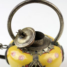 Zierkännchen mit Messingornamenten, chinesische Kanne Porzellan