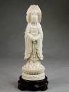 Blanc-de-Chine "Sanmian Guanyin" Porzellanfigur