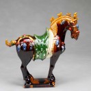 Tang-Pferd Parade (rechtsgewandt) - Pferdeskulptur aus Keramik