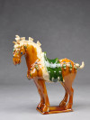 Tang-Pferd Parade, hell (linksgewandt) - Pferdeskulptur aus Keramik