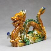 Chinesischer Feng Shui Drache mit Drachenperle, Tang-Keramik (rechts)