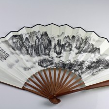 Chinesischer Wandfächer "Berglandschaft"