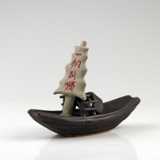 Keramik-Figur "Segelboot", Dschunke