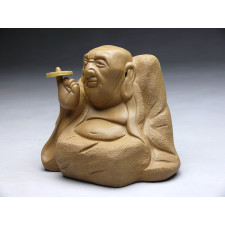 Chinesische Tonfigur "Buddha mit Münze"