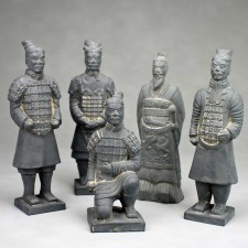 Terrakotta-Krieger Set mit Kaiser Qin, 22cm-Serie dunkel
