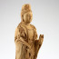 Holzfigur Kwanyin mit Lotusblume, Holzkunst aus China