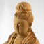 Guanyin Figur aus naturbelassenem Holz