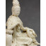 Blanc-de-Chine "Anmutige Guanyin auf Drachensockel"