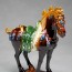 Tang-Pferd Parade (rechtsgewandt) - Pferdeskulptur aus Keramik