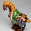 Tang-Pferd Parade (linksgewandt) - Pferdeskulptur aus Keramik