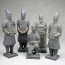 Terrakotta-Krieger Set mit Kaiser Qin, 22cm-Serie dunkel
