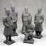Terrakotta-Krieger Set mit Kaiser Qin, 22cm-Serie dunkel