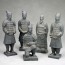 Terrakotta-Krieger Set mit Kaiser Qin, 22cm-Serie dunkel