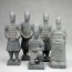 Terrakotta-Krieger Set mit Kaiser Qin, 22cm-Serie dunkel